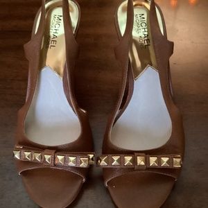Michael Kors size 8 open toe pumps in camel tan with gold accents